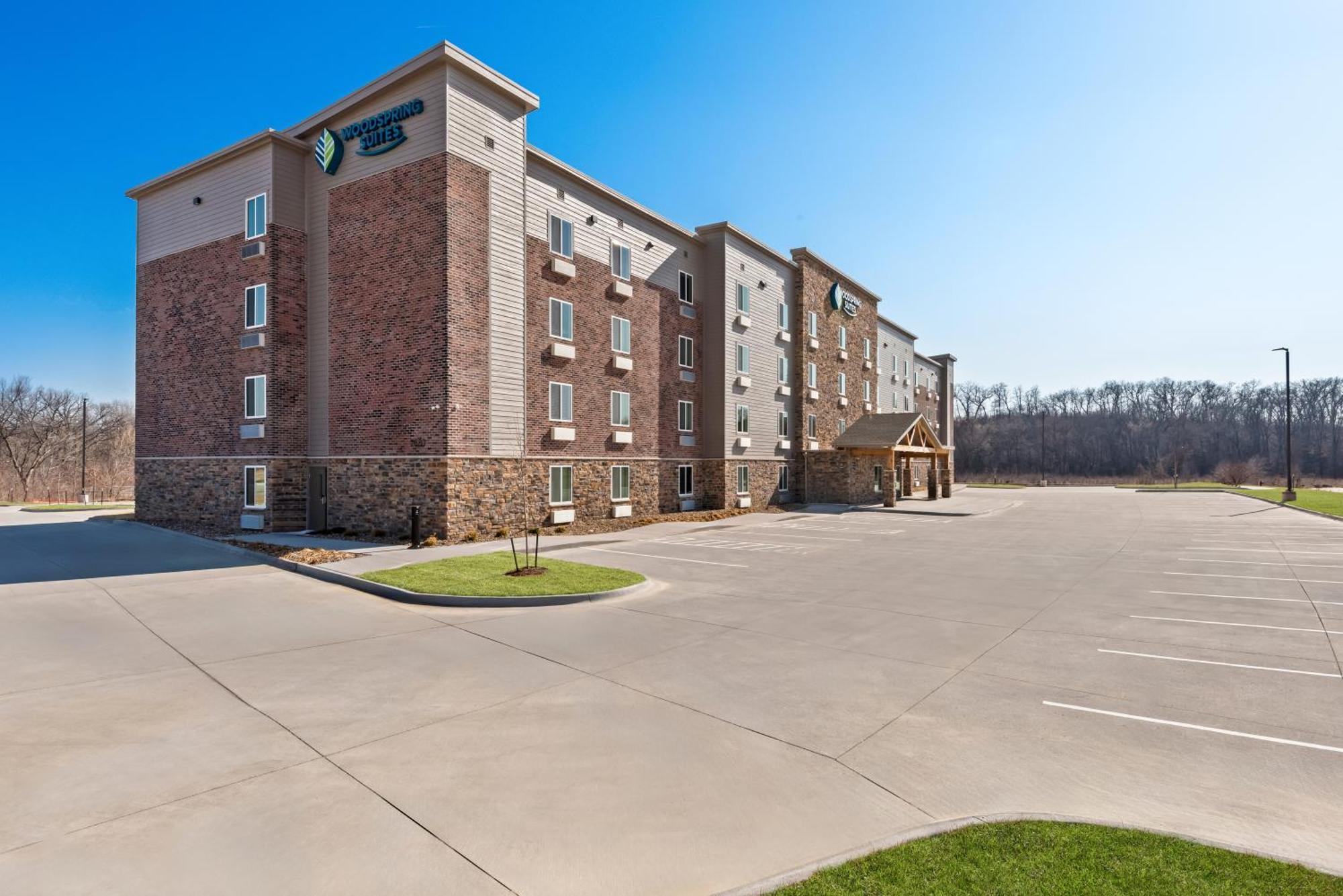 Woodspring Suites Coralville Iowa City Extérieur photo